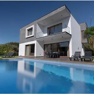 https://villa-victoria-with-private-heated-pool.madeira-islandshotels.com